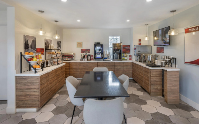 Best Western Plus Executive Suites