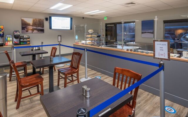 Wood River Inn & Suites