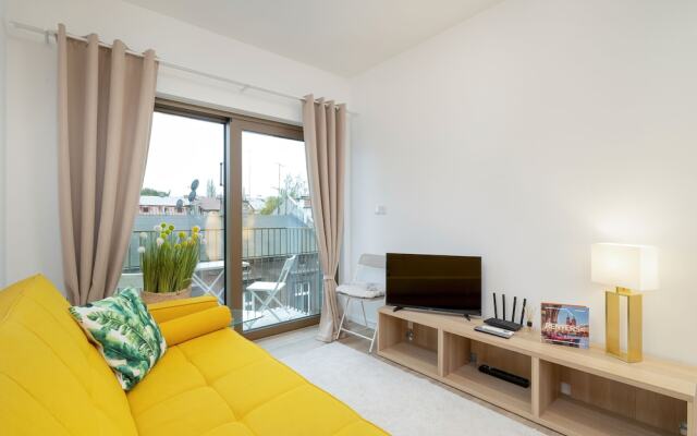 Spring Flowers Apartment by Renters
