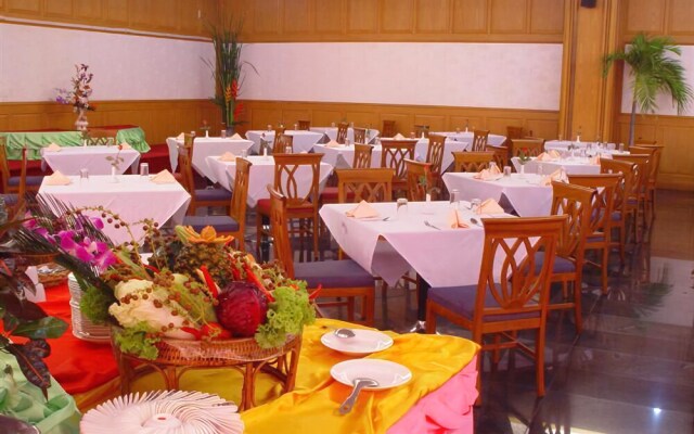 PathumThani Place Hotel