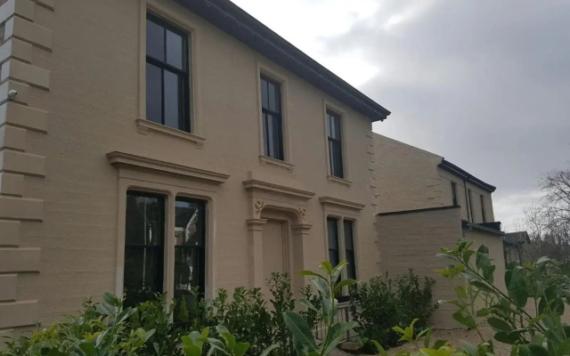 Crosshill House