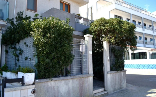 Villetta Carlotta Air conditioned House on two Levels in San Foca