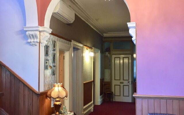 Hulmes Court Bed & Breakfast