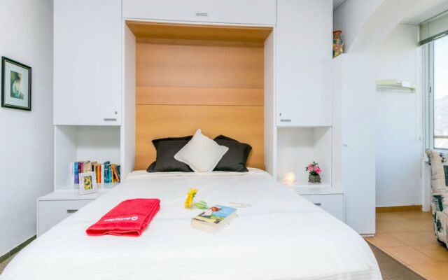 Roses Holiday Center 9823