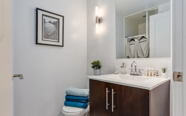 QuickStay - Modern 2-Bedroom Condo, Panoramic City Views