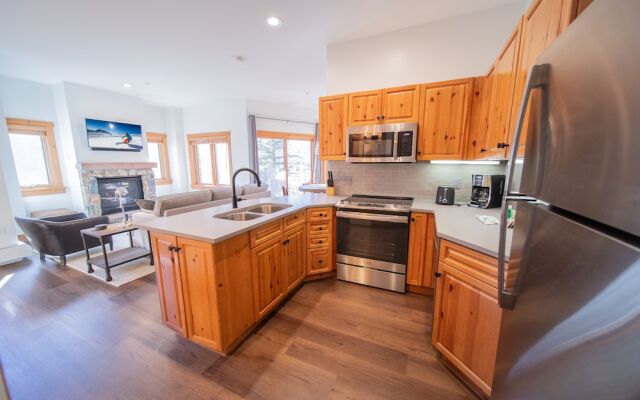 Expedition Station 8561 by SummitCove Vacation Lodging