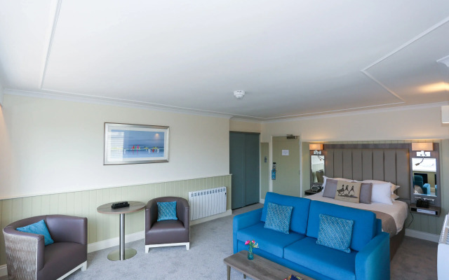 Duck Bay Hotel
