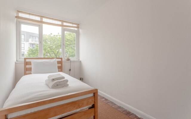 Modern 3 Bedroom In South West London