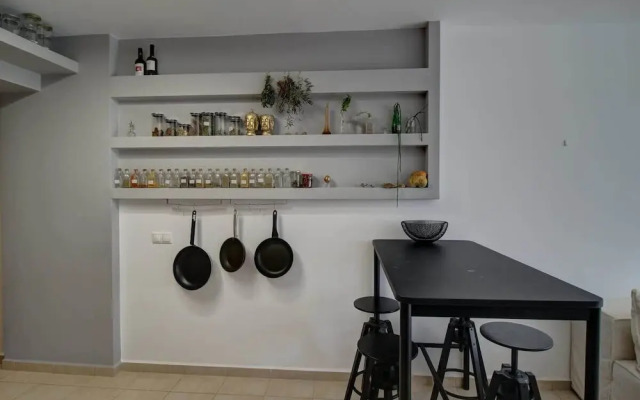 Villa Elias 1BR Upper Apt with Pool