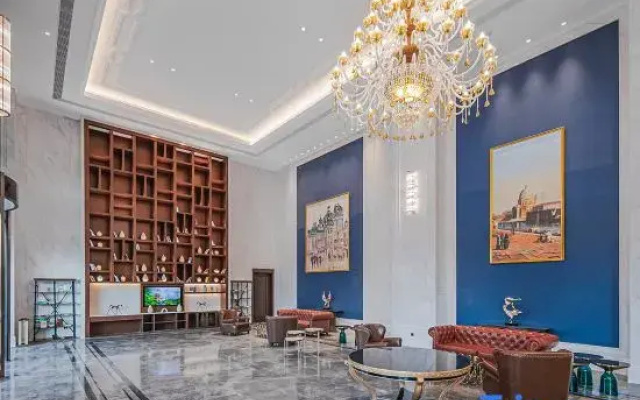 Vienna International Hotel (Haikou Binhai Avenue Xixiu beach branch)
