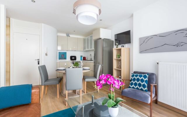 Cozy 3BR Apartment in Capucins, Bordeaux