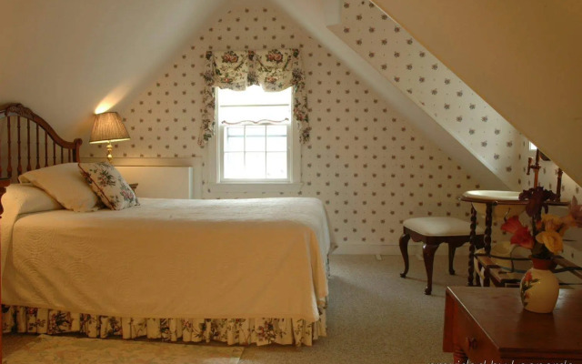 The Roger Sherman Inn