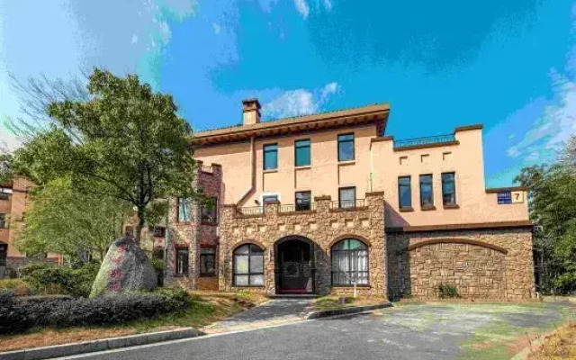 Yincaolu Lingfeng Bieyuan (Yulin Wonderland Store)