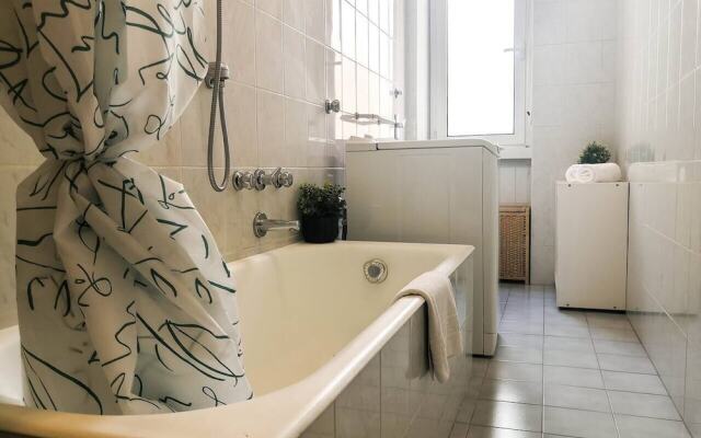 JOIVY Wooden Guerrini Apartment