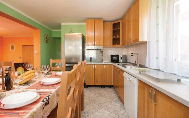 Stunning Home in Fazana With Wifi and 5 Bedrooms