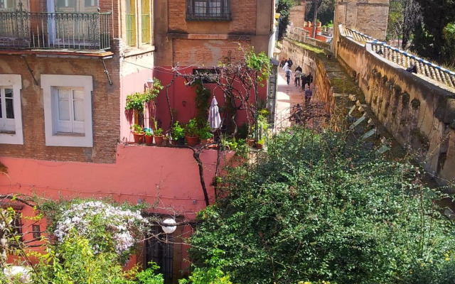 Oriental Apartment Gardens Views 2 pax