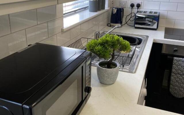 HU-Thirteen Apt One - Sleeps 4