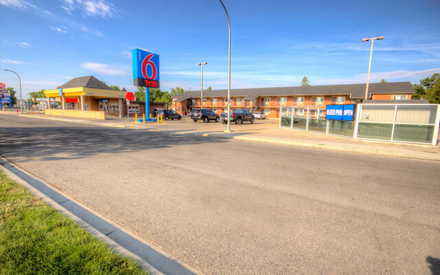 Motel 6 Lethbridge, AB