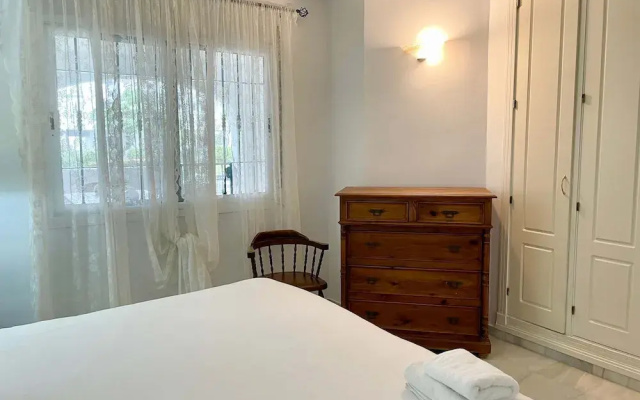 Easy Parking Poolside 2 Bedroom F-5