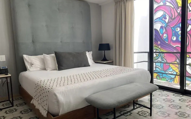 Auténtico Vertical Hotel