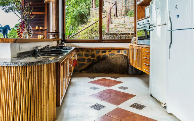 Casa de luxo com piscina e natureza em Ilhabela