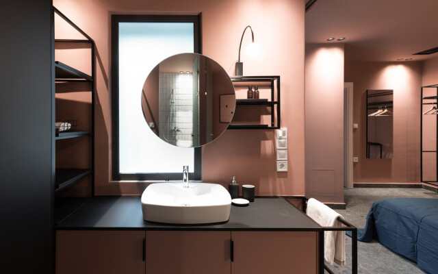 Blue and Peach 2BD Apartment 132m2 Free Parking