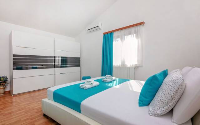 Splendid Villa in Vižinada with Hot Tub