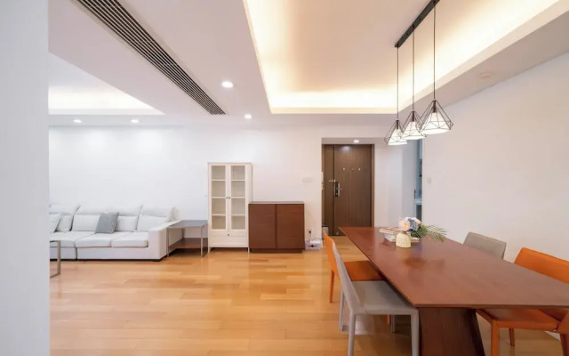 Tyms Stylish 3BR 2BA Apt Xujiahui Metro