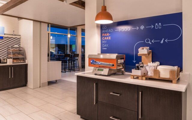 Holiday Inn Express & Suites Farmville by IHG