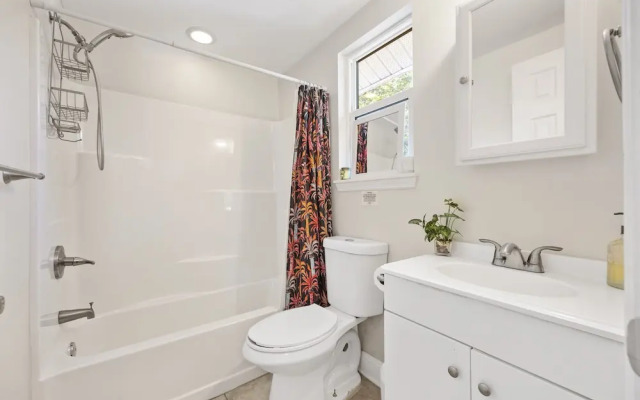 Charming Home in Heart of Downtown Pet Friendly!