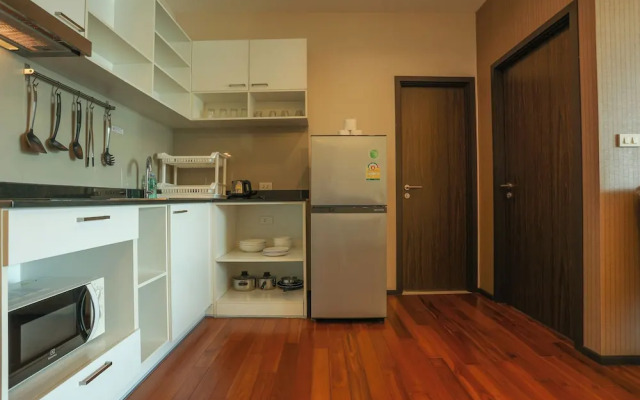 Chic Condo Just 100m from the Shore c130