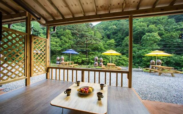 Jeongseon Firefly Red Clay pension