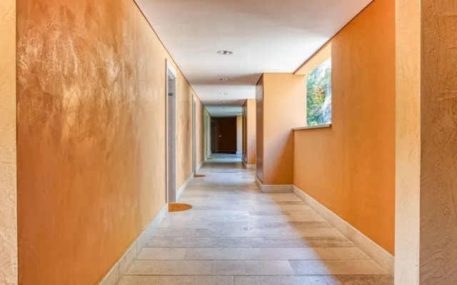 The Lady in Red Studio Flat with Sea View Terrace