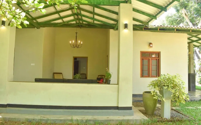 Charming & Historical 3-bed Bungalow in Hikkaduwa