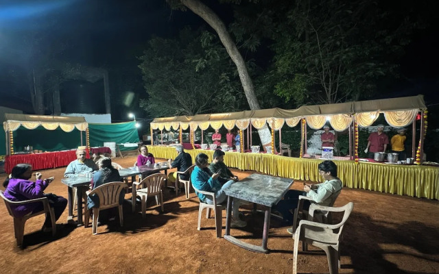Gujarat Bhavan Hotel