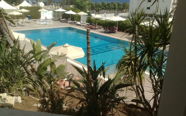 Trizas Apartments