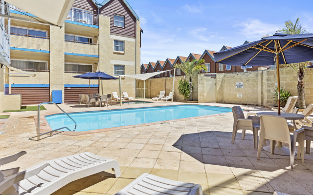 Hillarys Harbour Resort
