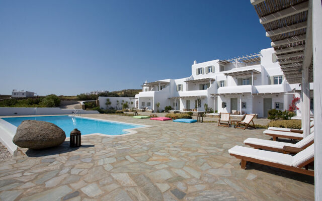 Yakinthos Residence