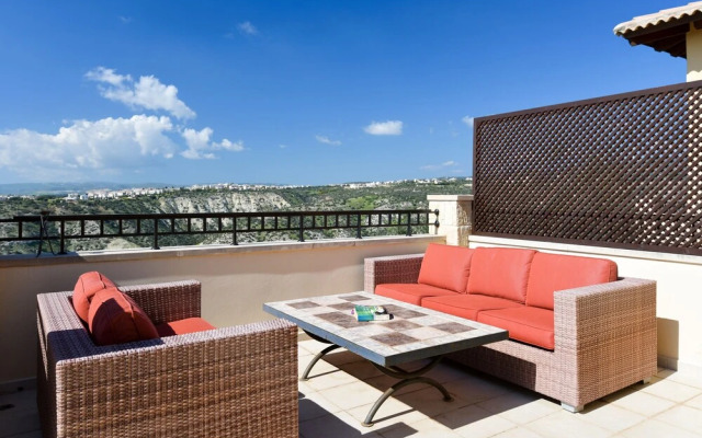Stunning 3 bedroom villa 'BZ01' with private pool, stunning views, communal pool and resort facilities, Zephyros Village on Aphrodite Hills Re