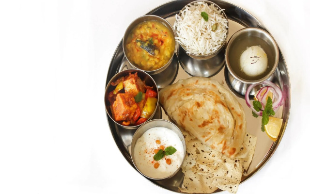 Oyo 18770 Hotel Indian Palace