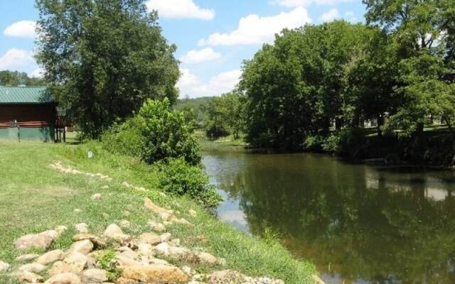 Skinny Dippin 2 Bedroom Cabin