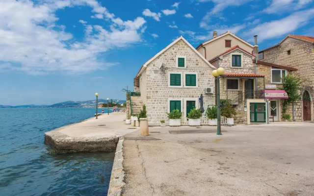 Nice Home in Kastel Kambelovac With Wifi and 4 Bedrooms