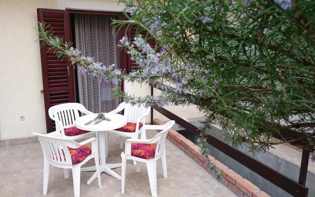 OINA Apartments