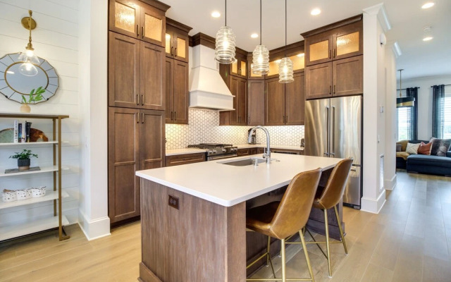 Charming Savannah Townhome - 1 Block to Riverwalk!