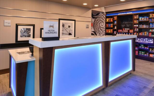 Hampton Inn & Suites Cincinnati-Mason