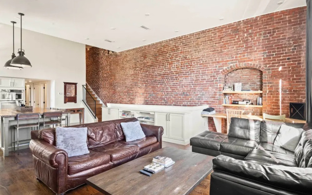 Modern Knoxville Gem: Near Campus & Eateries!