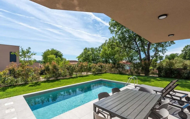 Luxury Apartment With Private Swimming Pool