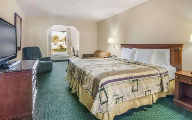 Rodeway Inn & Suites