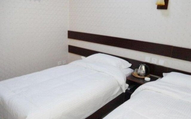 Traveller Fashion Hotel