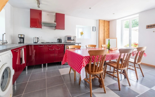 Cosy Holiday Home With Garden